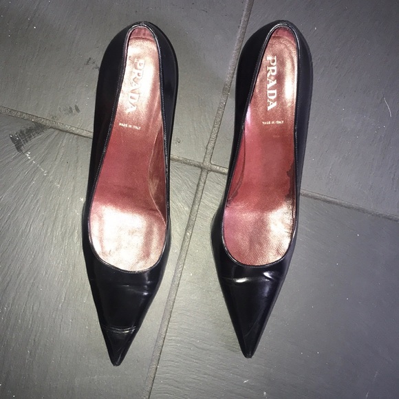 Classic PRADA pumps size 39,  3"heel for all-day comfort. BLACK.  Runs narrow. - Picture 1 of 8
